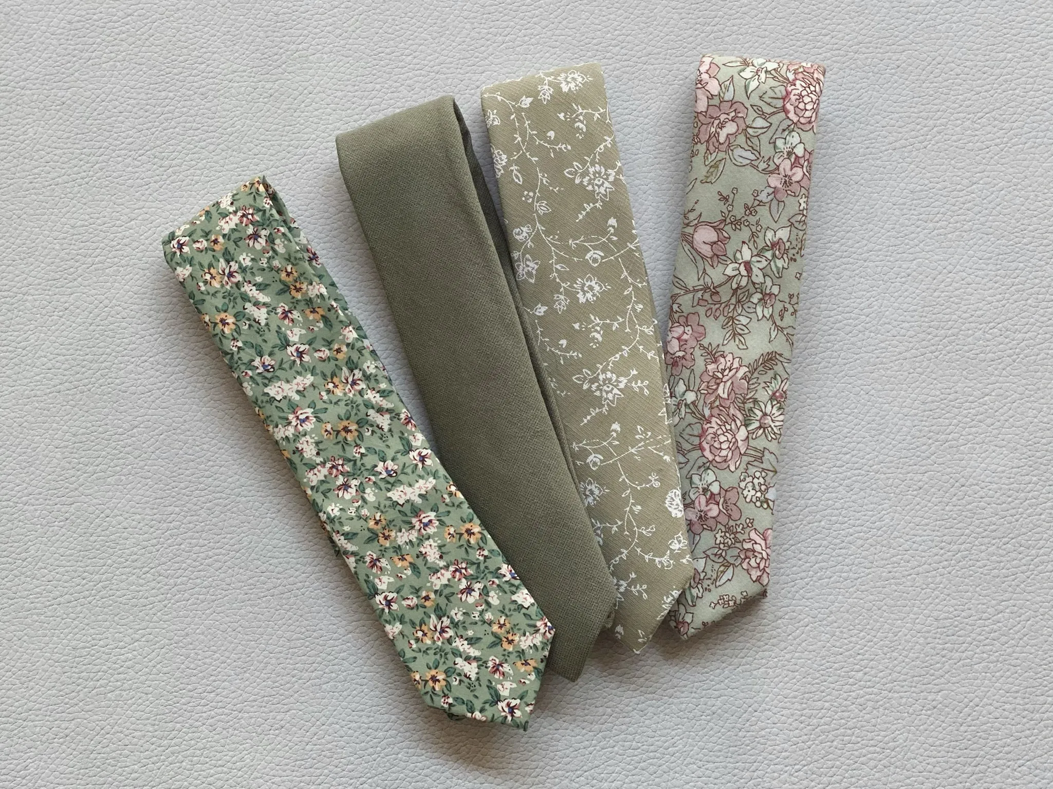 Augustus Cotton Floral Neck Tie